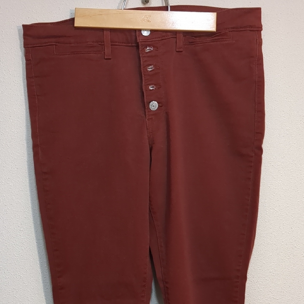 Levi's 311 Shaping Skinny Women's Skinny Jeans in Burgundy